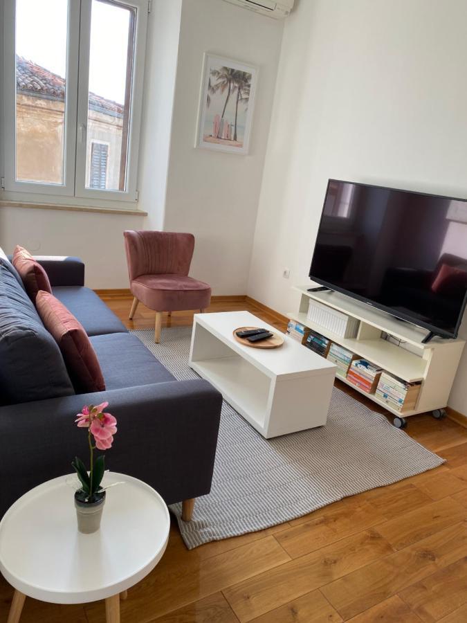 Sea View Flat In Central Pula Exterior photo